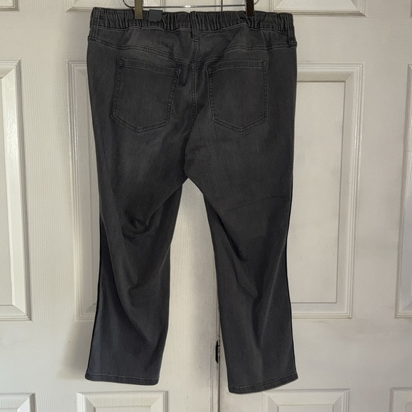 NWT Torrid Crop Pull-On Weekend Straight Super Soft Mid-Rise Jeans - Picture 5 of 9